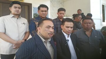 Kuasa Hukum Bupati Gowa, saat memberikan keterangan pers di Rumah Jabatan Bupati Gowa usai sidang Pansus.
