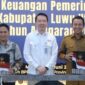 Bupati Luwu Utara Andi Abdullah Rahim menerima penghargaan WTP BPK. 