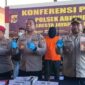 Konferensi pers Polresta Jayapura Kota bersama Polsek Abepura memperlihatkan barang bukti 82 butir amunisi ilegal berbagai kaliber yang diduga akan diselundupkan ke Papua Nugini. (Foto Ist).