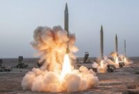 Foto ilustrasi detik-detik peluncuran sejumlah rudal balistik Iran dalam operasi yang menyasar pangkalan Al Udeiri di Kuwait dan fasilitas Armada Kelima Angkatan Laut AS di Bahrain.