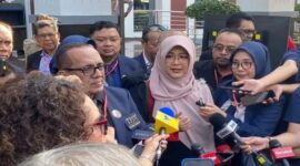 Tifauzia Tyassuma alias Dokter Tifa usai sidang perdana di PN Jakarta Timur (Foto Ist)