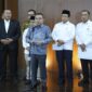 Wakil Ketua DPR RI Sufmi Dasco Ahmad didampingi Menteri Sekretaris Negara Prasetyo Hadi serta perwakilan kementerian terkait memberi keterangan pers usai rapat koordinasi pembahasan status guru PPPK di Gedung Nusantara III, Senayan, Jakarta. (Foto : Ist)