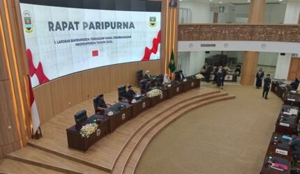 Rapat Paripurna DPRD Kabupaten Bandung Barat (KBB) membahas laporan Bapemperda terkait hasil pembahasan Propemperda Tahun 2026.