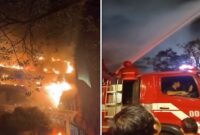 Petugas pemadam kebakaran berjibaku memadamkan kobaran api yang melanda kawasan Mall Nipah Makassar, Jalan Urip Sumoharjo, Minggu (9/8/2026) malam. (Foto kolase/tangkapan layar video)