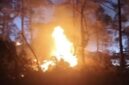 Tangkapan layar video memperlihatkan api sedang melalap kawasan hutan pinus di wilayah Bulu Salili, Kelurahan Malino, Kecamatan Tinggimoncong, Kabupaten Gowa, Sulawesi Selatan, Rabu (19/8/2026) petang. Luas area hutan yang terbakar diperkirakan mencapai dua hektare sebelum akhirnya berhasil dipadamkan tim gabungan.