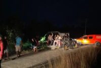 Petugas Polres Nabire melakukan olah TKP usai penemuan jasad gadis ABG yang ditemukan dalam kondisi terbakar di Jalan Waroki, Kabupaten Nabire, Papua Tengah. (Foto: Polres Nabire)