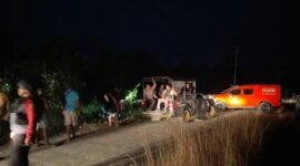Petugas Polres Nabire melakukan olah TKP usai penemuan jasad gadis ABG yang ditemukan dalam kondisi terbakar di Jalan Waroki, Kabupaten Nabire, Papua Tengah. (Foto: Polres Nabire)