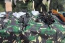 Delapan jenis senjata api lengkap dengan peluru tajam berhasil diamankan Satgas TNI dari persembunyian kelompok OPM di Kabupaten Puncak, Papua Tengah, Minggu (16/8/2026). Senjata itu diduga disiapkan untuk melancarkan aksi teror menjelang peringatan HUT ke-81 Republik Indonesia. (Foto: Ist)