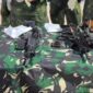 Delapan jenis senjata api lengkap dengan peluru tajam berhasil diamankan Satgas TNI dari persembunyian kelompok OPM di Kabupaten Puncak, Papua Tengah, Minggu (16/8/2026). Senjata itu diduga disiapkan untuk melancarkan aksi teror menjelang peringatan HUT ke-81 Republik Indonesia. (Foto: Ist)