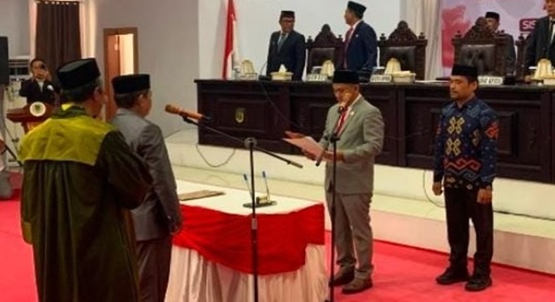 Andi Takdir Jufri saat dilantik sebagai Anggota DPRD Kabupaten Luwu Utara melalui mekanisme Pergantian Antar Waktu (PAW) untuk sisa masa jabatan 2024–2029.