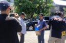 Rekonstruksi Kasus Korupsi Dana Dinkes Parepare. Peragaan penyerahan uang Rp600 juta dari eks Kadis Kesehatan Parepare dr Muhammad Yamin kepada eks Wakil Ketua DPRD Parepare Andi Firdaus Djollong, di area parkiran Teras Empang Cafe, Kota Parepare.