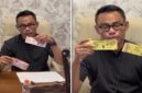 Tangkapan layar video, Direktur Umum Perumda Parkir Makassar Raya, Saharuddin Said, menunjukkan karcis parkir resmi wilayah khusus berwarna merah muda dengan tarif Rp3.000 untuk sepeda motor dan Rp5.000 untuk mobil (kiri), serta karcis wilayah umum berwarna kuning dengan tarif Rp2.000 untuk sepeda motor dan Rp3.000 untuk mobil (kanan). (Foto kolase)