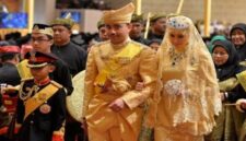 Pangeran 'Abdul Malik dan Pengiran Raabi'atul Adawiyyah pada masa awal pernikahan mereka. Pasangan yang pernah diselimuti kebahagiaan kolosal ini kini harus menghadapi kenyataan pahit setelah gelar kebangsawanan sang istri resmi dilucuti oleh Sultan Hassanal Bolkiah. (Foto : Ist)