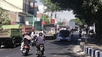 Antrean truk di area SPBU KM 2, Jalan Jenderal Ahmad Yani, Kelurahan Lapadde, Kota Parepare, Kamis (10/9/2026).