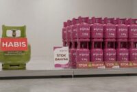 Ilustrasi perbandingan LPG 3 Kg dan gas pink non-subsidi (Bright Gas). (Visual AI). 