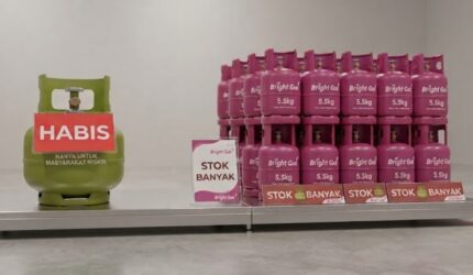 Ilustrasi perbandingan LPG 3 Kg dan gas pink non-subsidi (Bright Gas). (Visual AI).