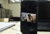 Tersangka kasus tanah, Hatta Hamzah saat dilakukan konfrontasi via video call dari Penyidik.