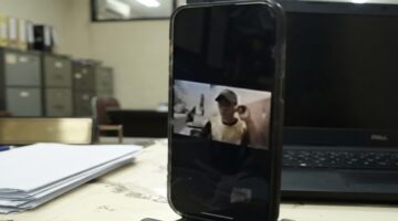 Tersangka kasus tanah, Hatta Hamzah saat dilakukan konfrontasi via video call dari Penyidik.