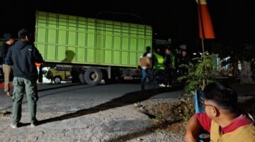 Truk bermuatan balok kayu yang diamankan petugas KPH Rongkong di Jalur Trans Provinsi Sabbang-Tallang Sae, Luwu Utara, Kamis (17/9/2026). Kasus tersebut kini dalam pemeriksaan Unit Tipiter Polres Luwu Utara.