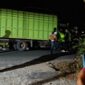 Truk bermuatan balok kayu yang diamankan petugas KPH Rongkong di Jalur Trans Provinsi Sabbang-Tallang Sae, Luwu Utara, Kamis (17/9/2026). Kasus tersebut kini dalam pemeriksaan Unit Tipiter Polres Luwu Utara.