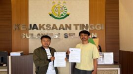 Dua aktivis anti korupsi, GRH dan APAK saat menyerahkan dokumen laporan resmi terkait dugaan tindak pidana korupsi dana hibah KORMI Makassar sebesar Rp 1,5 miliar Tahun Anggaran 2025 di Kejati Sulsel pada Jumat, 18 September 2026.