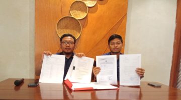 Kuasa hukum Owner RA Skincare, Wawan Nur Rewa bersama Anugrah Mansur, dalam konferensi pers di Makassar pada Sabtu (26/9/2026), mengungkap kronologi dugaan penipuan berkedok investasi yang menyeret bos kosmetik berinisial AHA.