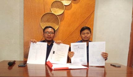 Kuasa hukum Owner RA Skincare, Wawan Nur Rewa bersama Anugrah Mansur, dalam konferensi pers di Makassar pada Sabtu (26/9/2026), mengungkap kronologi dugaan penipuan berkedok investasi yang menyeret bos kosmetik berinisial AHA.