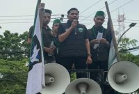 Direktur LKBHMI HMI Cabang Makassar, Alif Fajar, S.H., saat menyampaikan pernyataan sikap mendesak Mabes Polri mengevaluasi penanganan perkara dan menguji rantai komando Polda Sulsel.