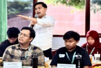 Direktur Pendekar Hukum Indonesia M.Alief Hidayat Banda (Baju putih)