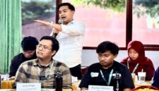Direktur Pendekar Hukum Indonesia M.Alief Hidayat Banda (Baju putih)