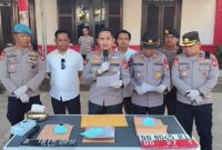 Kapolresta Gowa Kombes Pol. Muh Yusuf Usman didampingi jajaran pejabat utama saat memimpin press release pengungkapan kasus penipuan dan penggelapan 19 mobil rental bermodus operasional MBG di halaman Mapolres Gowa.