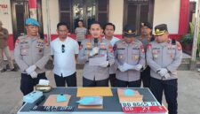 Kapolresta Gowa Kombes Pol. Muh Yusuf Usman didampingi jajaran pejabat utama saat memimpin press release pengungkapan kasus penipuan dan penggelapan 19 mobil rental bermodus operasional MBG di halaman Mapolres Gowa.