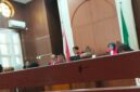 Majelis hakim memimpin persidangan perkara pembunuhan Musriadi alias Adi di Pengadilan Negeri (PN) Makassar, Senin (7/9/2026). Persidangan tersebut mengungkap sejumlah keterangan 3 saksi terkait kronologi pembunuhan di Pulau Kodingareng.