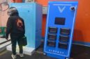 Stasiun penukaran baterai (Battery Swap Station/BSS) untuk motor listrik VinFast. Keberadaan fasilitas ini dikeluhkan konsumen di Gowa dan Maros karena sulit ditemukan, tidak sesuai dengan informasi pemasaran saat pembelian.