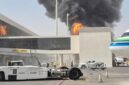 Dampak serangan rudal Houthi di Bandara Internasional King Khalid di Riyadh, Arab Saudi, pada Kamis (8/10/2026). Api membubung tinggi dari sebuah bangunan terminal, sementara asap hitam pekat mengepul ke udara. (Foto :Ist)