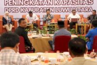 Suasana Bimtek Peningkatan Kapasitas DPRD Kabupaten Luwu Utara di Makassar dalam memperkuat pengawasan keuangan daerah dan tata kelola APBD.