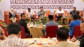 Suasana Bimtek Peningkatan Kapasitas DPRD Kabupaten Luwu Utara di Makassar dalam memperkuat pengawasan keuangan daerah dan tata kelola APBD.
