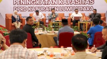 Suasana Bimtek Peningkatan Kapasitas DPRD Kabupaten Luwu Utara di Makassar dalam memperkuat pengawasan keuangan daerah dan tata kelola APBD.