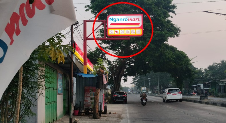Neon Box Nganro Mart di Barru “Offside”, Tinggal Tunggu Dihantam Truk
