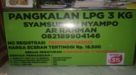 Papan nama Pangkalan LPG 3 Kg Ar Rahman milik Syamsuddin Nyampo di Kabupaten Takalar, Sulawesi Selatan, yang mengindikasikan keagenan di bawah PT Dwi Maju Energi. (Foto: Ist)