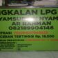 Papan nama Pangkalan LPG 3 Kg Ar Rahman milik Syamsuddin Nyampo di Kabupaten Takalar, Sulawesi Selatan, yang mengindikasikan keagenan di bawah PT Dwi Maju Energi. (Foto: Ist)