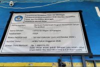 Papan proyek revitalisasi UPTD SD Negeri 33 Parepare. Sejumlah pihak mendesak aparat penegak hukum menelusuri pelaksanaan proyek berbasis swakelola, termasuk mengungkap pihak-pihak yang terlibat dalam pekerjaan di lapangan.