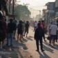 Situasi di Jalan Abubakar Lambogo (Ablam), Kecamatan Makassar, pascabentrokan antar-kelompok warga yang mengakibatkan satu orang meninggal dunia akibat terjatuh ke dalam got, Jumat (16/10/2026).