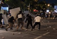 Tangkapan layar video perang Kelompok Rajawali vs Kokolojia di Makassar 