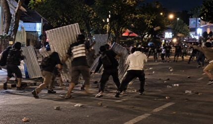 Tangkapan layar video perang Kelompok Rajawali vs Kokolojia di Makassar