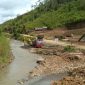 Sejumlah alat berat terlihat beroperasi di lokasi pengambilan material yang diduga memasok kebutuhan proyek peningkatan Jalan Sabbang–Tallang–Sae senilai Rp46,9 miliar di Kabupaten Luwu Utara (Lutra).