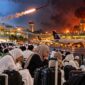 Suasana bandara di tengah eskalasi konflik di Timur Tengah. Sebanyak 53 calon jemaah umrah asal Makassar dilaporkan tertunda keberangkatannya akibat pembatalan penerbangan lanjutan menuju Madinah. (Visual AI)
