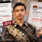 Ilustrasi bantahan Gibran Rakabuming Raka pada 2015 bahwa dirinya berkuliah di Singapura, bukan Australia (Visual AI)