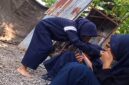 Tangkapan layar video yang memperlihatkan dugaan aksi kekerasan terhadap seorang siswi di sekitar area SMP Negeri 5 Sungguminasa, Kabupaten Gowa